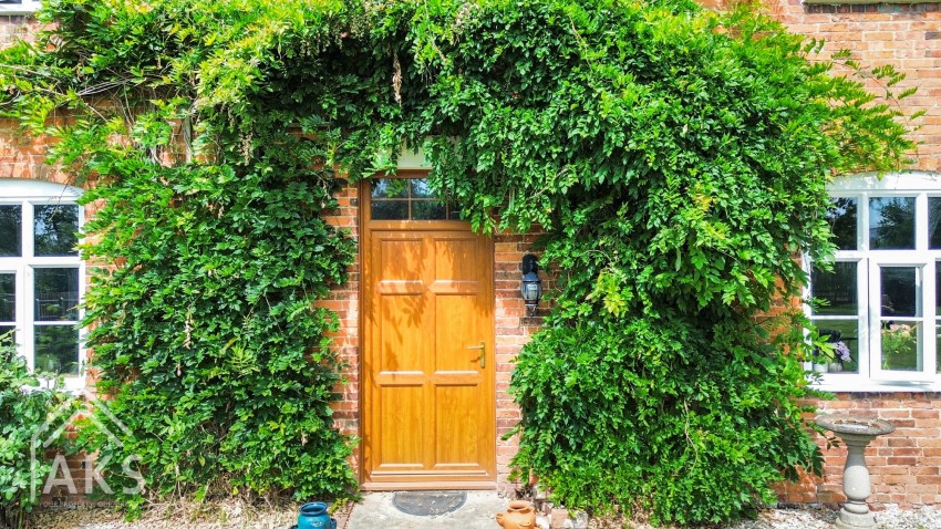 Images for Hay Lane, Foston, DE65