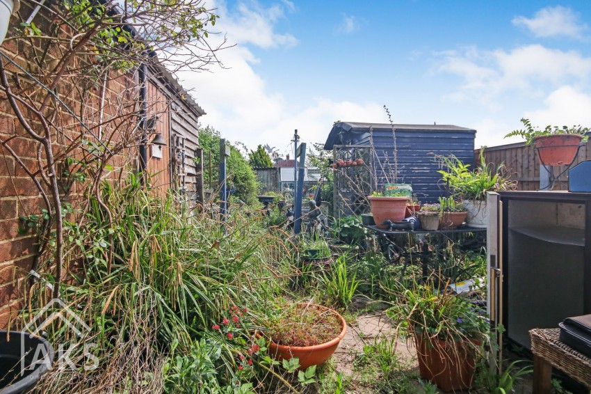 Images for Field Avenue, Hatton, DE65